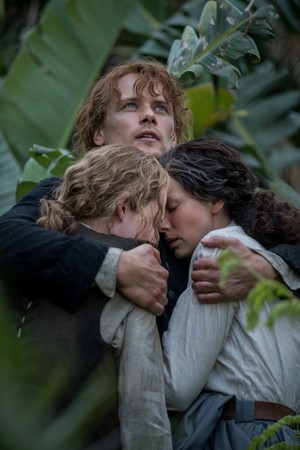  Outlander "Eye of the Storm" (3x13) promotional picture