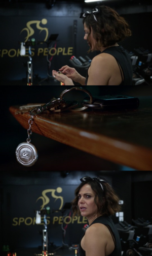  Regina with Henry's car keys holding Emma’s cisne pendant