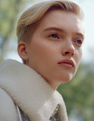  Ruth колокол, колокольчик, белл for Vogue China [January 2018]