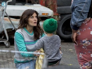  Smilf "Family-Sized pipoca and a Can of Wine" (1x07) promotional picture