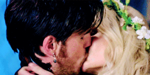 Emma and Hook kiss