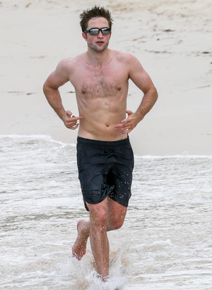  Robert on the beach, pwani working out