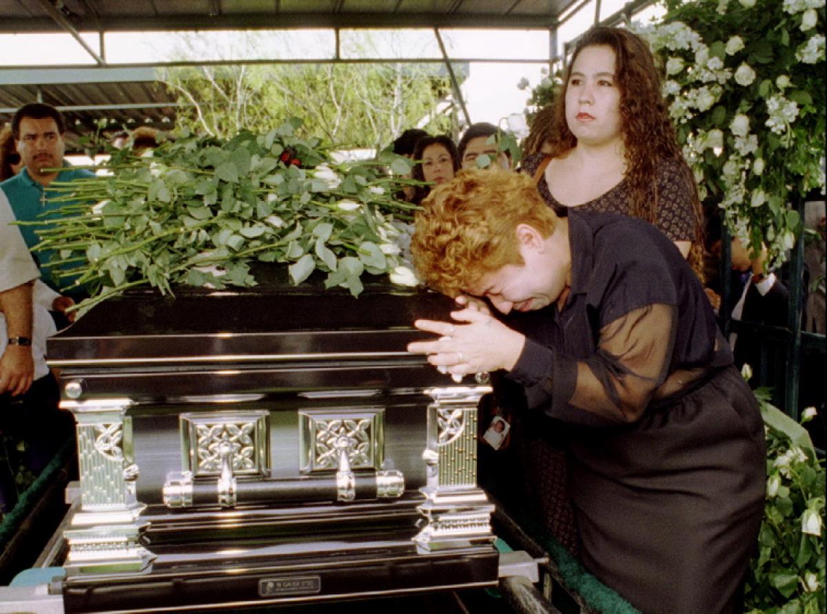 Celebrities who died young Photo: Selena Quintanilla-Perez's Funeral.