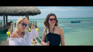  Mandy Moore and Claire Holt in 47 Meters Down