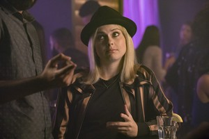 Izombie "Don't Hate the Player, Hate the Brain" (4x07) promotional picture