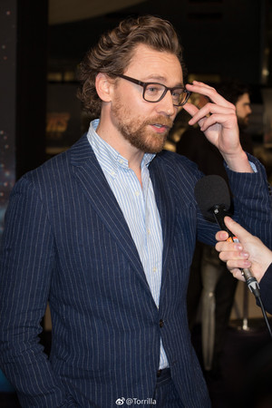  Tom Hiddleston at the London tagahanga event for Avengers: Infinity War