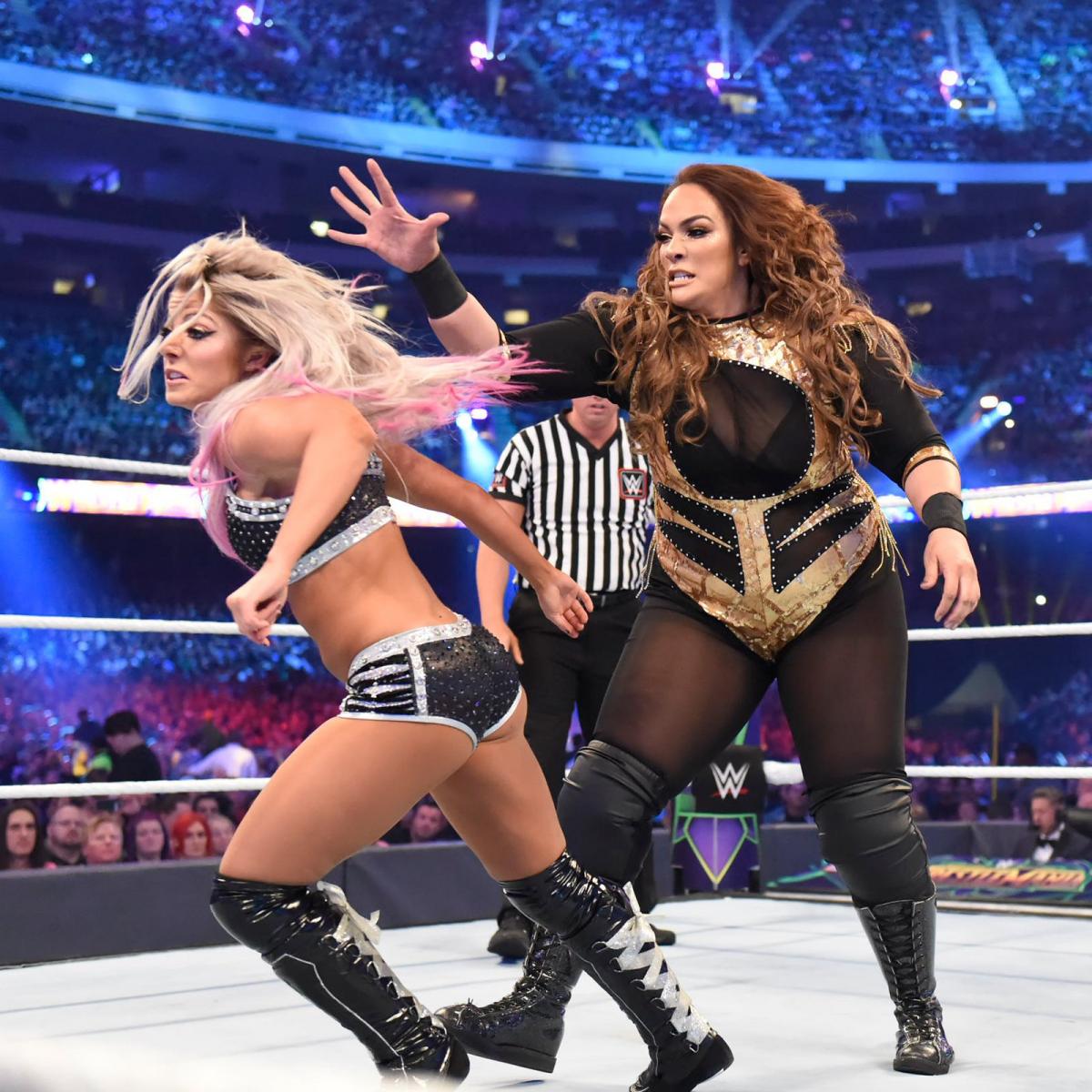 تصویر of Wrestlemania 34 Alexa Bliss vs Nia Jax for شائقین of WWE 41293812....