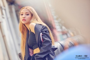  (G)I-DLE ‘I AM’ куртка Shooting Behind (Soyeon)