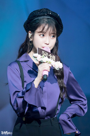 180525 IU at Mon Cher Healing Event