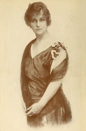  Florence La Badie (April 27, 1888 – October 13, 1917)