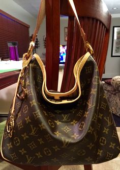  Louis Vuitton Hobo Handbag