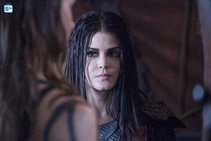  The 100 - Episode 5.06 - Exit Wounds - Promotional foto's