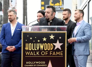  *NSYNC Receiving Their 星, 星级 on "The Hollywood Walk of Fame"