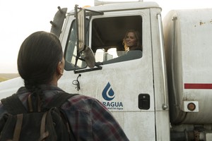  Kim Dickens as Madison Clark in Fear the Walking Dead: "La Serpiente"