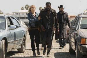  Kim Dickens as Madison Clark in Fear the Walking Dead: "The Diviner"