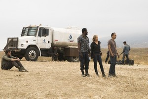  Kim Dickens as Madison Clark in Fear the Walking Dead: "This Land Is Your Land"