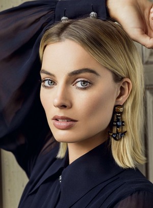  Margot Robbie - ES Magazine Photoshoot - 2018