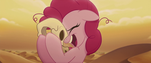  Pinkie Pie laughing with buwitre skull MLPTM