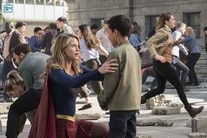  Supergirl - Episode 3.23 - Battles लॉस्ट and Won (Season Finale) - Promo Pics