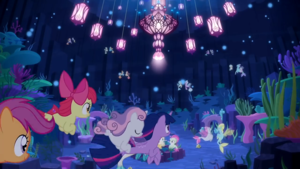  Twilight and the Crusaders swimming in Seaquestria S8E6