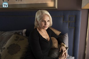  Animal Kingdom "The Hyenas" (3x13) promotional picture
