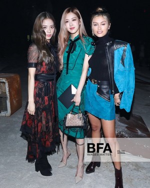  Jisoo and Rosé Attend COACH প্রদর্শনী at NYFW