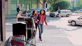  Lorelai and Rory walking
