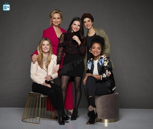  The Bold Type Season 2 Official Picture - Jacqueline, Sutton, Jane, Adena and Kat