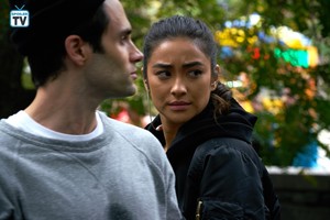  anda "Living with the Enemy" (1x05) promotional picture