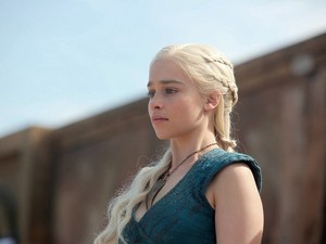  Daenerys 'Khaleesi' Targaryen