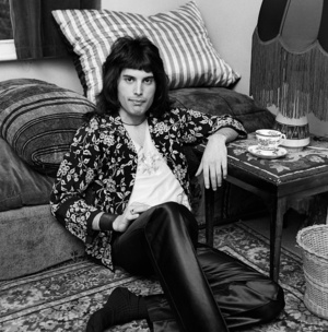  Freddie Mercury photographed kwa George Wilkes on August 1, 1973