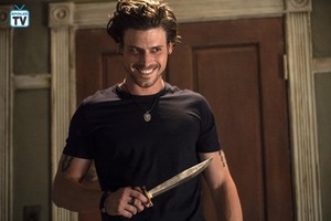 Midnight, Texas "Head Games" (2x01) promotional picture