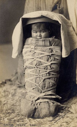  Navajo baby in a جھولا, پنگورا board