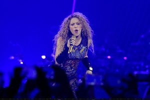 Shakira performs in London [June 11]
