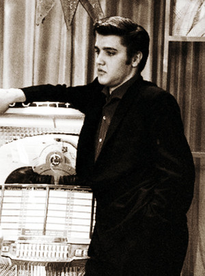  Elvis at the Wink Martindale’s Teenage Dance Party tunjuk (June 16, 1956)