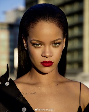  Rihanna Fenty Beauty