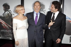 Sienna Miller, director Clint Eastwood and Bradley Cooper (American Sniper premiere) 2014