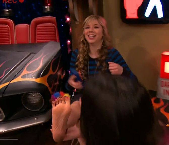 Photo of sam puckett feet jennette mccurdy for fans of iCarly. 