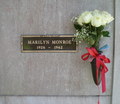 MarilyMarilyn's Gravesite - marilyn-monroe photo