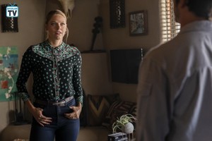  Roswell New Mexico - Episode 1.03 - Tearin' Up My hart-, hart - Promotional foto's