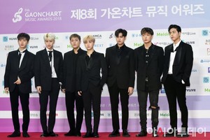  iKON on 8th GAONCHART musique AWARDS - Red Carpet