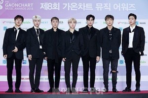  iKON on 8th GAONCHART musique AWARDS - Red Carpet