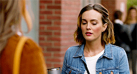 Leighton Meester as Angie D'Amato on Single Parents 1.14 “The Shed” 