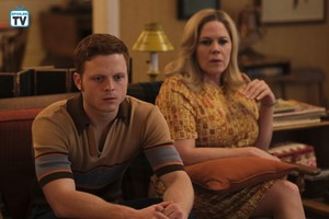 1x12 - Vietnam - Eddie and Peggy