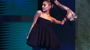  Ariana Grande Hintergrund