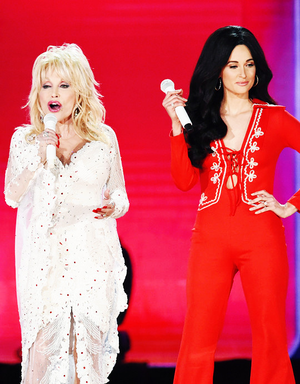  Dolly Parton and Kacey Musgraves (61st Grammys)