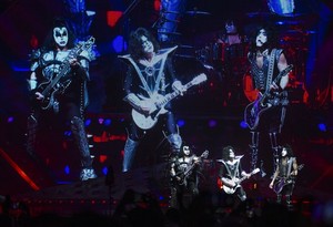  吻乐队（Kiss） ~Glendale, Arizona...February 13, 2019 (Gila River Arena)