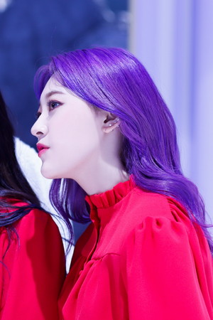  LOONA 'Butterfly' MV behind - Choerry