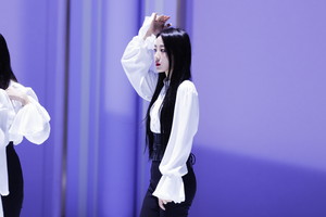  LOONA 'Butterfly' MV behind - Yves