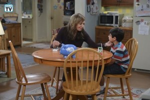  Mom ~ 1x03 "A Small Nervous Breakdown and a Misplaced Fork"